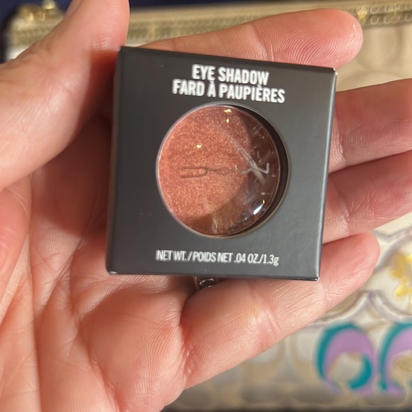 MAC Cosmetics Eyeshadow/𝐄𝐗𝐏𝐄𝐍𝐒𝐈𝐕𝐄 𝐏𝐈𝐍𝐊/NWT - Picture 9 of 11